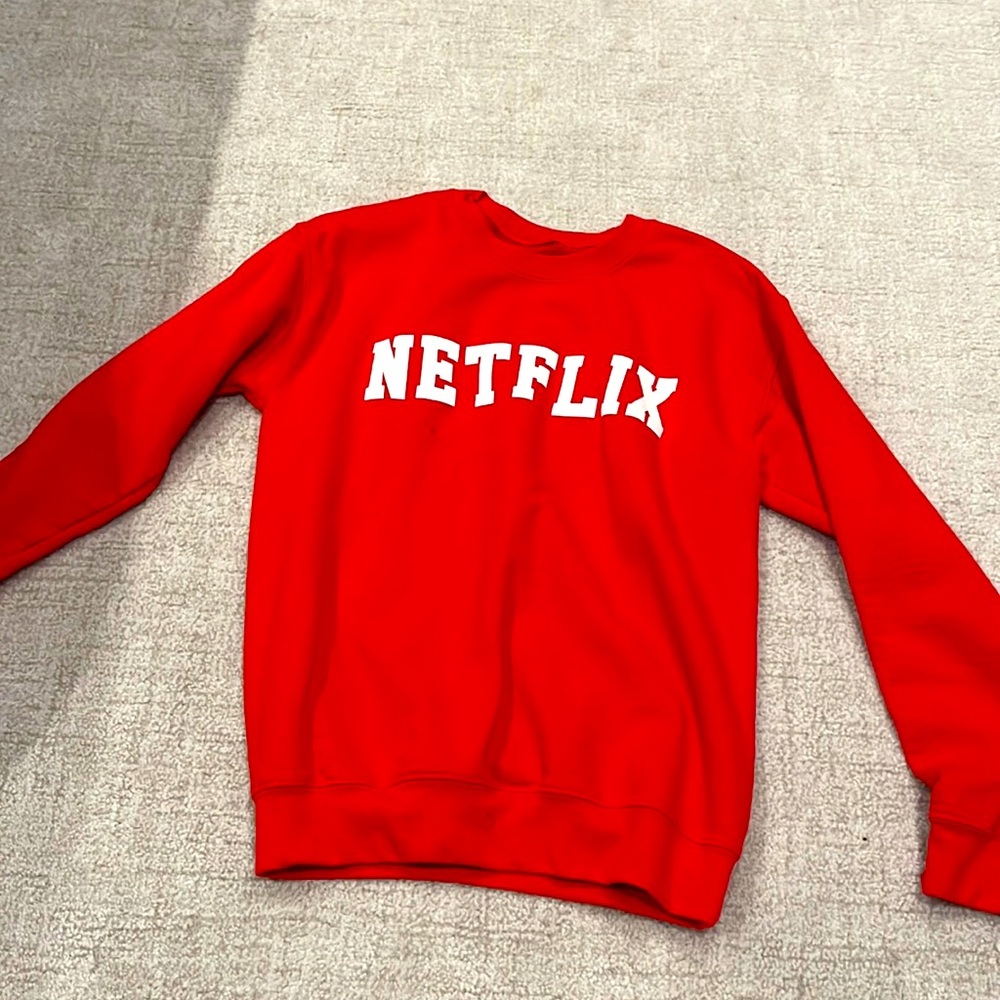 netflix sweatshirt adult small. OFFER BEFORE YOU BUY